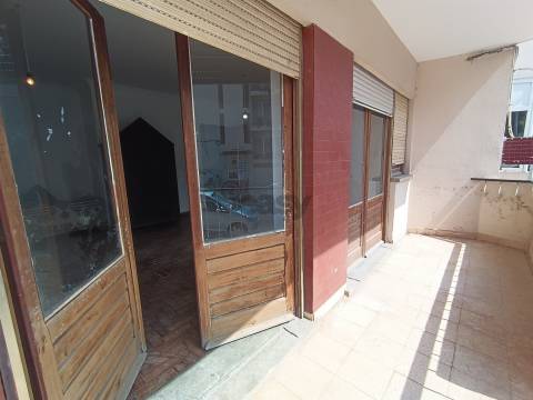 Apartamento T3, R/C com 2 entradas independentes, Fontainhas, Cascais