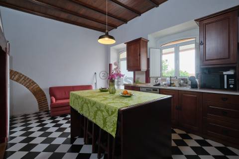 Casa Senhorial c/ 10 divisões remodelada em Rua Emblemática de Castro Verde