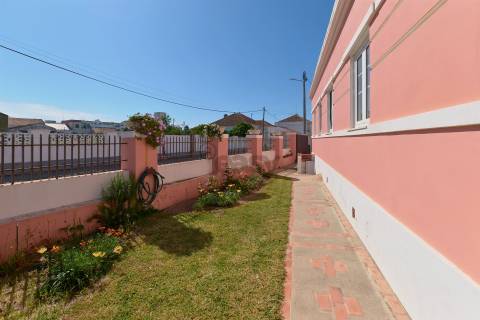 Moradia de Charme Totalmente Renovada com Piscina em Ermidas-Sado