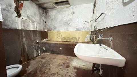 Moradia T2 com Logradouro e Poço no Centro Histórico de Borba| Projeto de Remodelação Incluído
