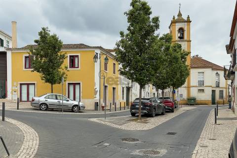 Imóvel para Remodelação total no centro Histórico do Cartaxo