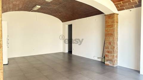 Espaço Comercial/Serviços com Elevado Potencial na Entrada de Borba