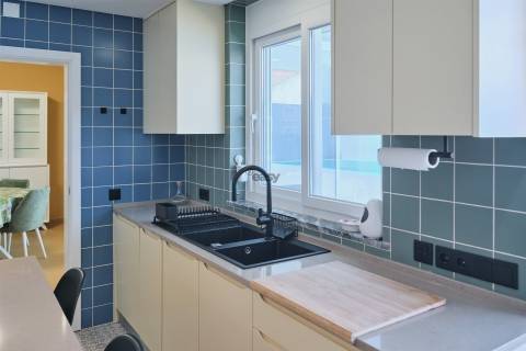 Elegância Contemporânea: Moradia T5 com Piscina e Garagem em Alvalade Sado