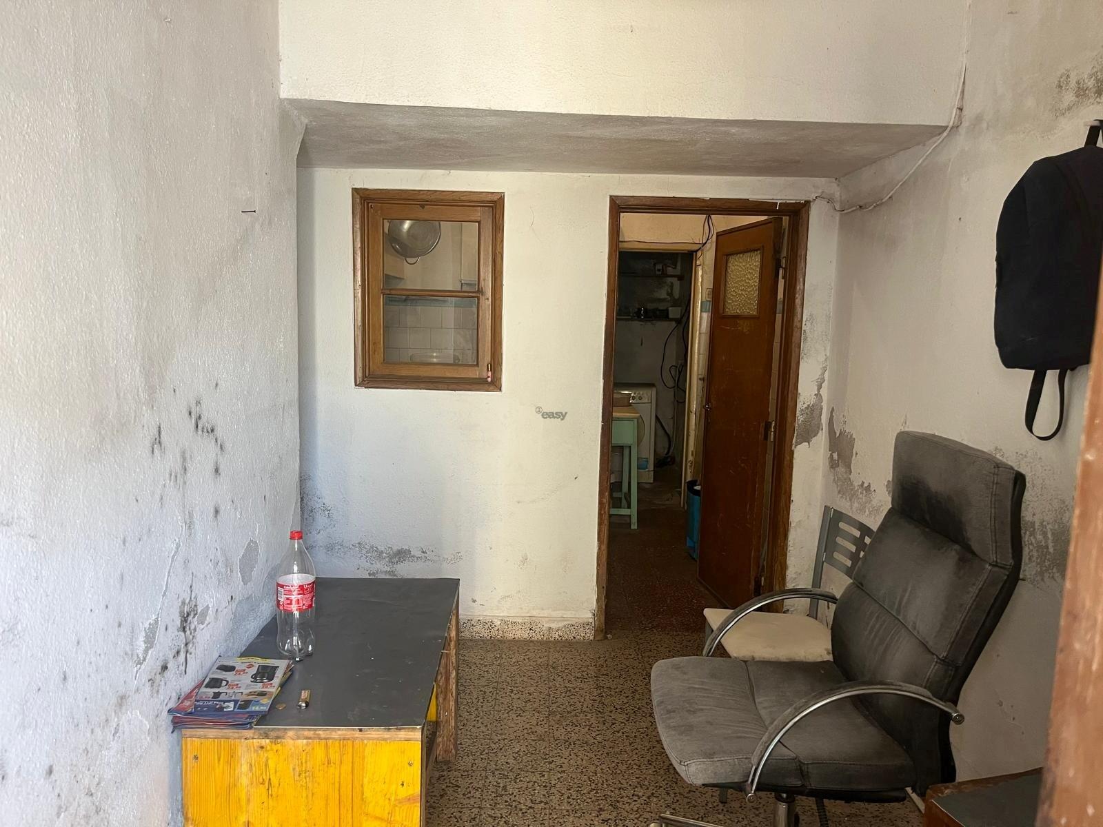 Moradia T2, R/C com Terraço e Saguão para Remodelar, Montemor-o-Novo