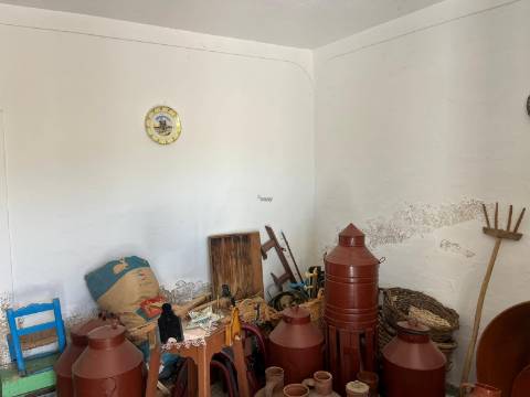 Conjunto de Duas Moradias c/Quintal +Casão c/Quintal +Terreno c/104750m2 | Hortinhas – Alandroal