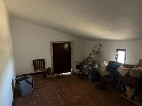 Conjunto de Duas Moradias c/Quintal +Casão c/Quintal +Terreno c/104750m2 | Hortinhas – Alandroal