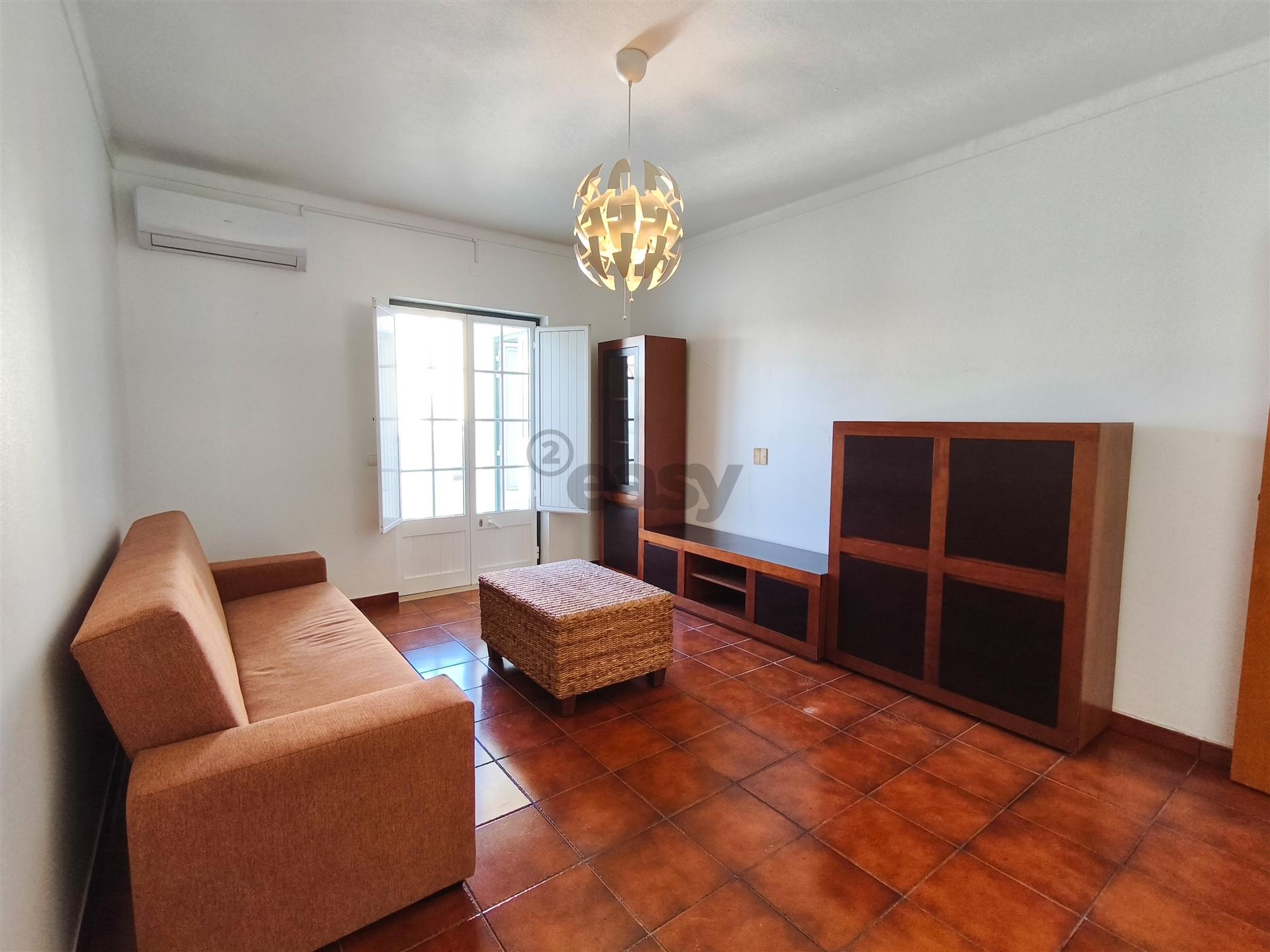 Apartamento T2 Mobilado com Logradouro Privativo em Ermidas Sado