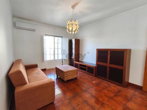 Apartamento T2 Mobilado com Logradouro Privativo em Ermidas Sado