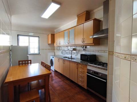 Apartamento T2 Mobilado com Logradouro Privativo em Ermidas Sado