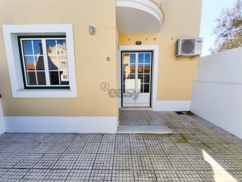 Apartamento T2 Mobilado com Logradouro Privativo em Ermidas Sado