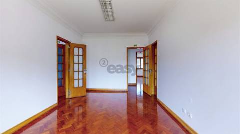 Escritório T5 no Conde Redondo em Lisboa