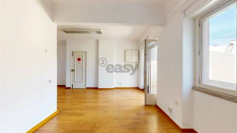 Escritório T5 no Conde Redondo em Lisboa