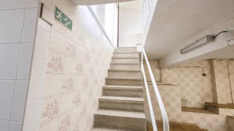 Loja com 75m2 e 2 pisos na Praça da Igreja
