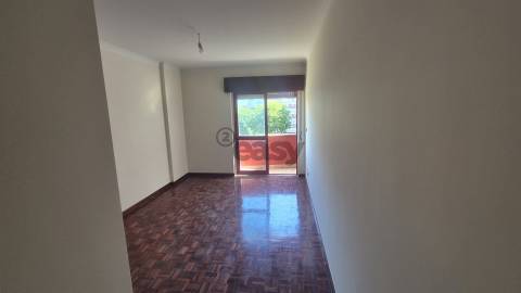 T2 na Cavaleira com parqueamento