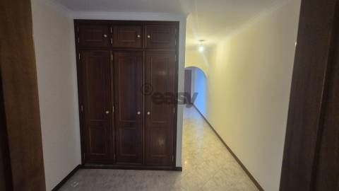 T2 na Cavaleira com parqueamento