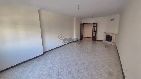 T2 na Cavaleira com parqueamento