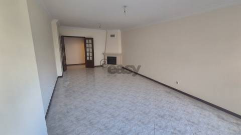 T2 na Cavaleira com parqueamento