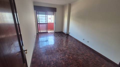 T2 na Cavaleira com parqueamento