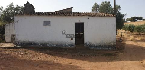 Moradia T1 para recuperação total em Albergaria dos Fusos, Cuba