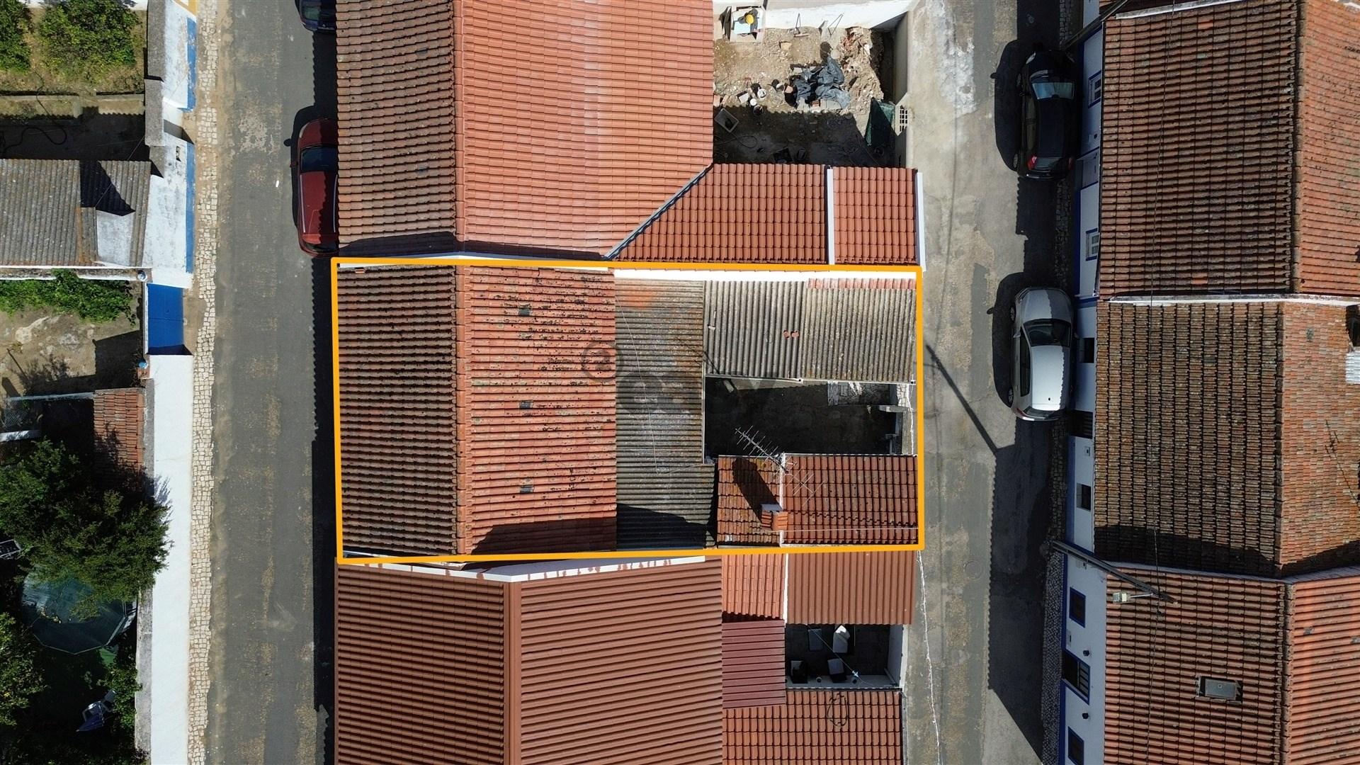 Moradia T3 com quintal no centro de Azinheira dos Barros | Grândola