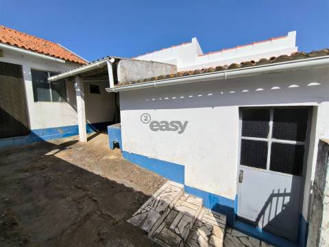 Moradia T3 com quintal no centro de Azinheira dos Barros | Grândola