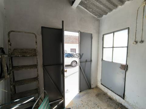 Moradia T3 com quintal no centro de Azinheira dos Barros | Grândola