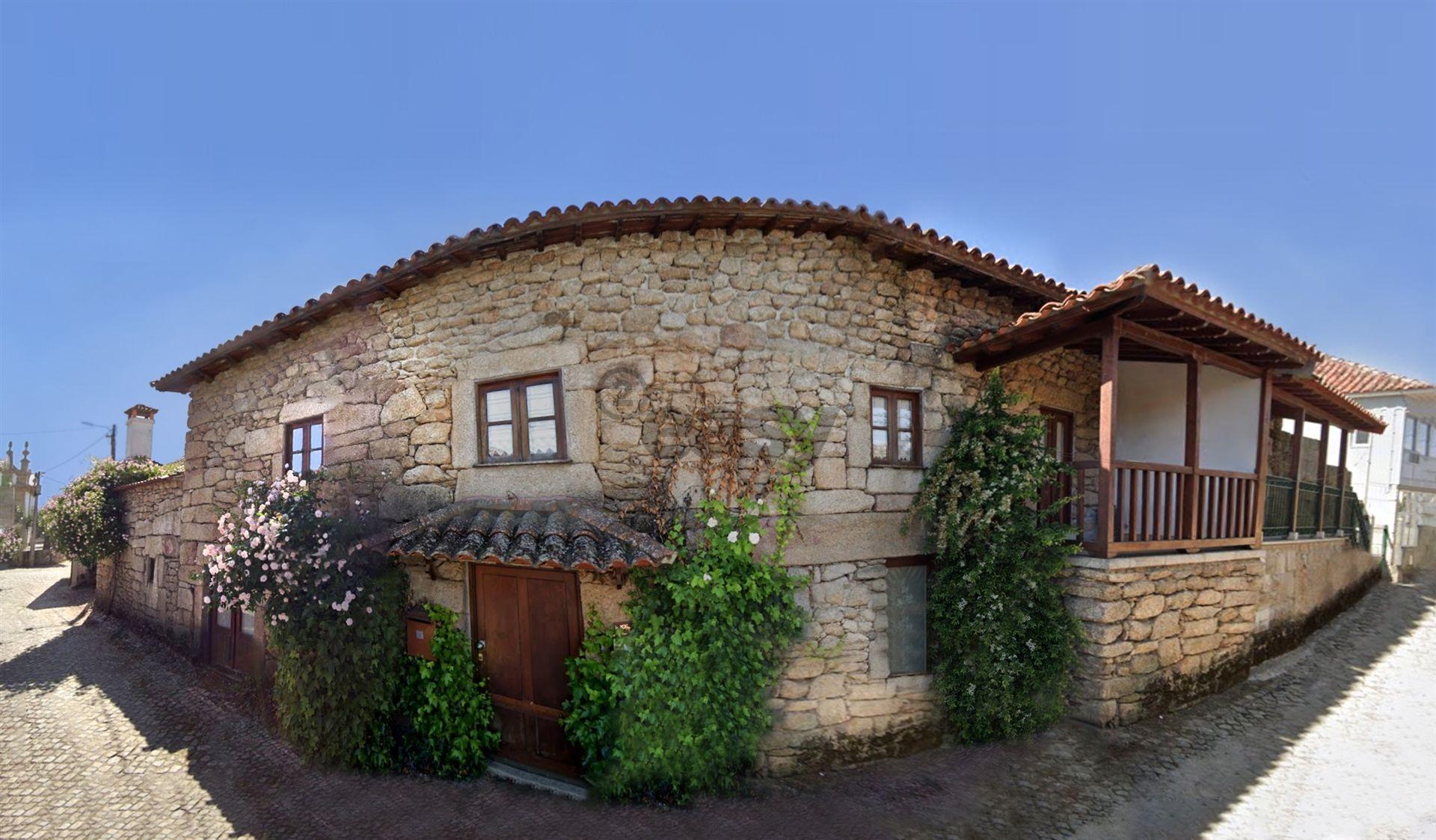 Casa da Ribeirinha T11 em Fradizela