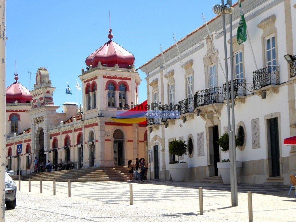 Terreno 28.000m2 rústico e urbano, próx. zona habitacional. Algarve, Faro. Loulé.