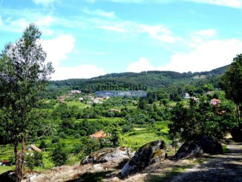 Terreno urbano p/ construção de MORADIA de cave e r/chão. Ponte de Lima.