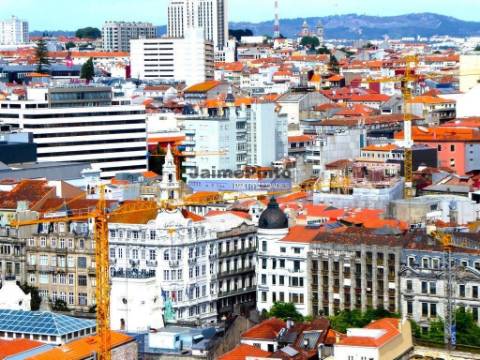 Edifício, Prédio devoluto para reabilitar, centro do Porto. Portugal, Baixa do Porto.
