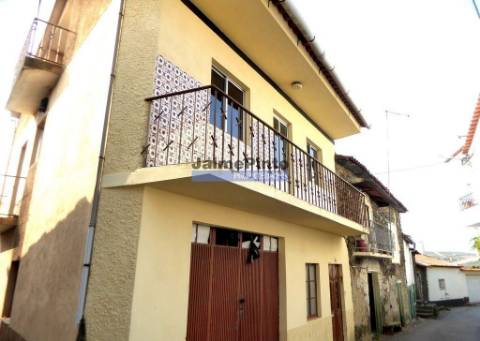 Casa, moradia V3, em Poiares, Douro Internacional, Portugal, Bragança, Freixo E. à Cinta.
