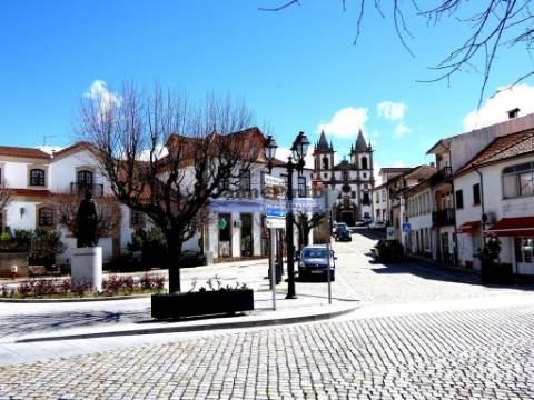 Ruína e terreno para construção de edifício de R/chão e 3 pisos, TURISMO. Portugal, VILA FLOR.