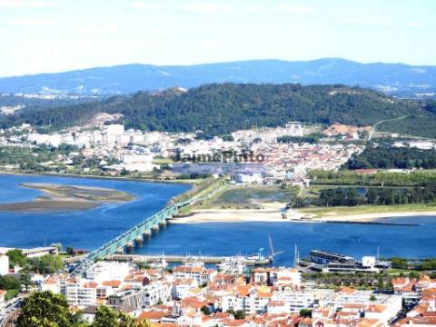 Prédio, Edifício antigo, habitável, com nobreza. Portugal, V. Castelo, Minho.