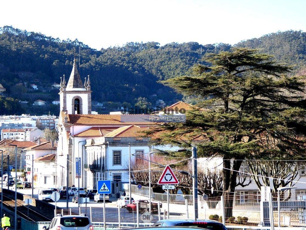 Prédio, Edifício antigo, habitável, com nobreza. Portugal, V. Castelo, Minho.