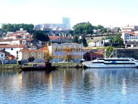 Terreno Urbano para edificação de edifícios de Apartamentos. Portugal, Porto, V. N. de Gaia.