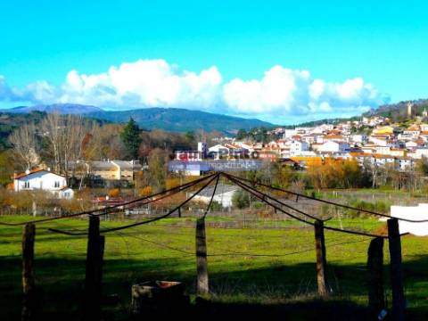 Casas em Ruína contiguadas na Zona Histórica de Vidago. Portugal, Chaves, Vidago.