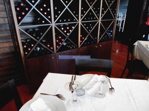 RESTAURANTE de excelência e EDIFÍCIO. Portugal, Bragança.