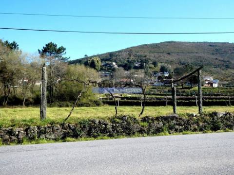 Terreno urbano p/ construção 4 MORADIAS c/ piscina ou APARTAMENTOS. Portugal, Viana do Castelo, Barroselas.