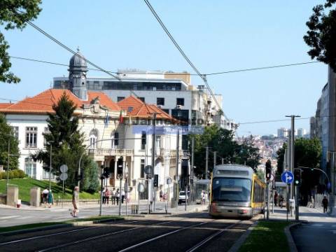 Terreno p/ construção 10 APARTAMENTOS, junto ao Metro. Portugal, Porto, V. N. de Gaia.