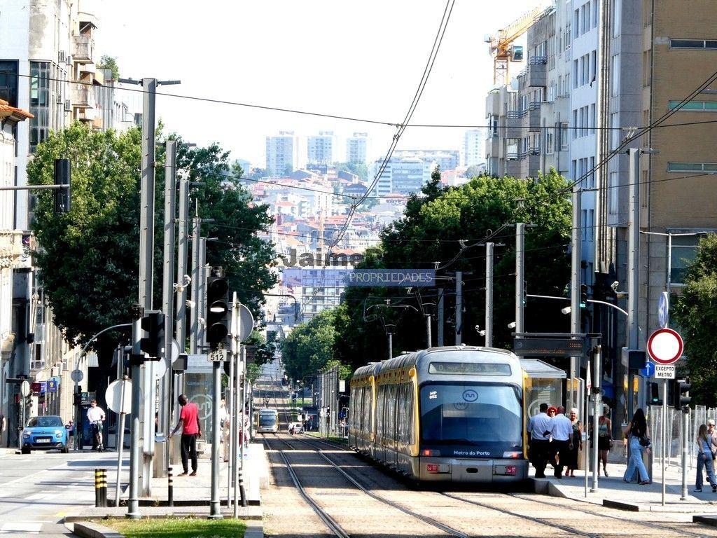Terreno p/ construção 10 APARTAMENTOS, junto ao Metro. Portugal, Porto, V. N. de Gaia.