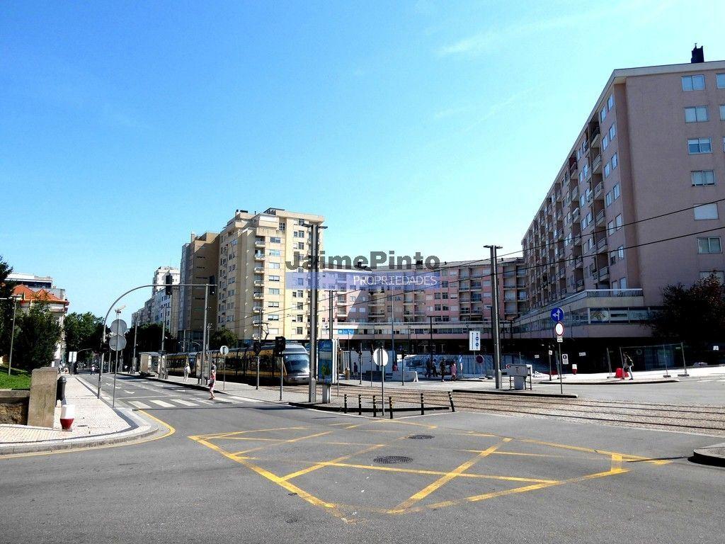 Terreno p/ construção 10 APARTAMENTOS, junto ao Metro. Portugal, Porto, V. N. de Gaia.