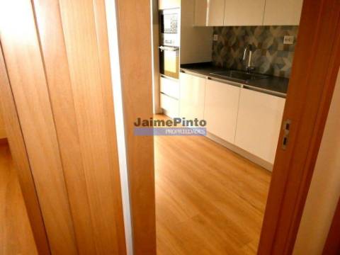 Arrenda-se Apartamento T2  Rio Tinto, Gondomar, Portugal.