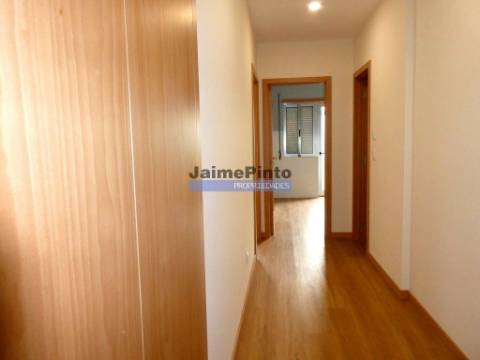 Arrenda-se Apartamento T2  Rio Tinto, Gondomar, Portugal.