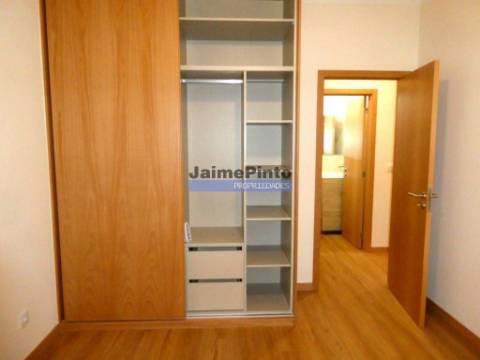 Arrenda-se Apartamento T2  Rio Tinto, Gondomar, Portugal.