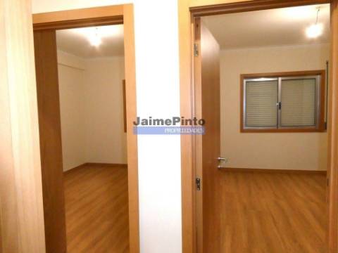 Arrenda-se Apartamento T2  Rio Tinto, Gondomar, Portugal.