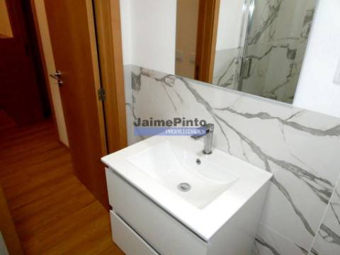 Arrenda-se Apartamento T2  Rio Tinto, Gondomar, Portugal.