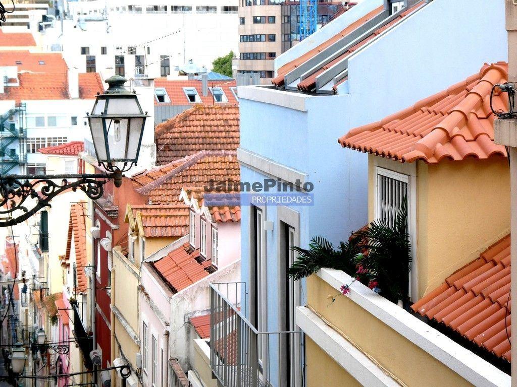 Edifícios ANTIGOS, zona típica ma freguesia de Santo António. Portugal, zona antiga de Santa Marta, Lisboa.