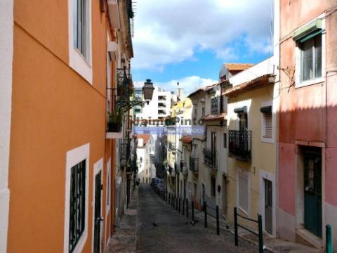 Edifícios ANTIGOS, zona típica ma freguesia de Santo António. Portugal, zona antiga de Santa Marta, Lisboa.