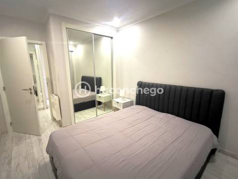 Apartamento T2 remodelado com terraço para arrendar em Arcozelo Barcelos