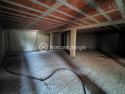 Apartamento T2 com logradouro e garagem Galegos Santa Maria Barcelos